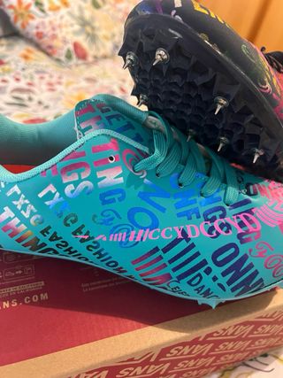 Zapatillas de clavos multicolor y turquesa