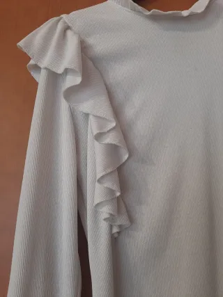 Maglietta bianca con volant