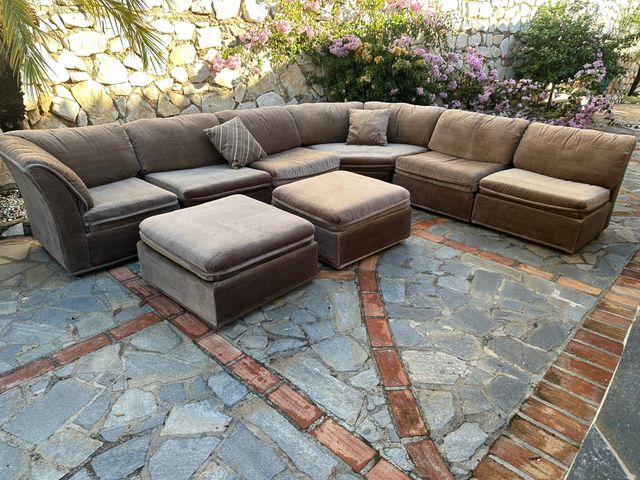 Sofá modular L con 2 poufs