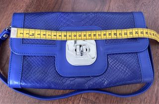 Bolso de mano Longchamp azul.