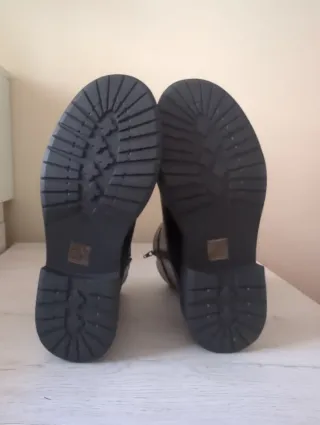 Botines negros mujer con hebilla dorada