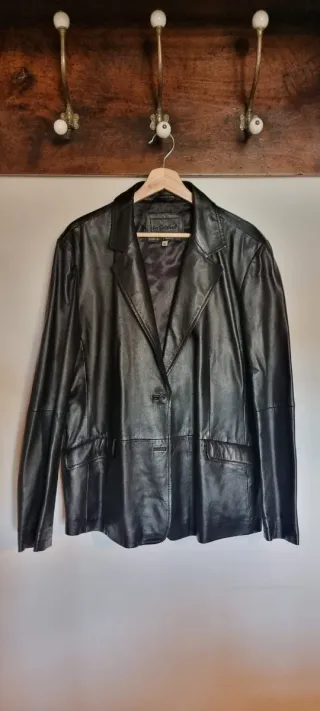 Chaqueta de cuero negra para mujer