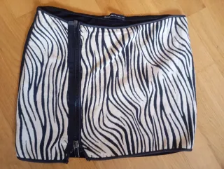 Falda Mini Stradivarius Cebra Talla L