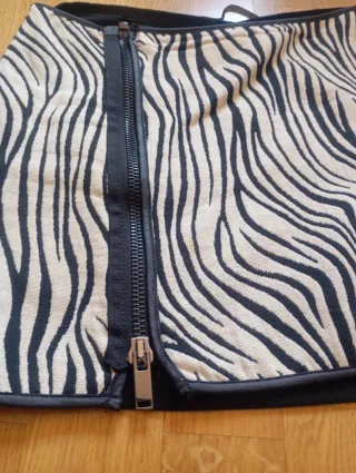 Falda Mini Stradivarius Cebra Talla L