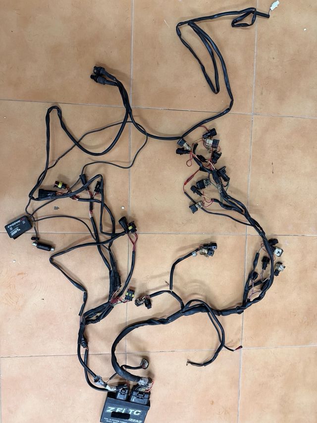 Centralita moto Bazzaz Z-Fi TC+Quickshifter+Arnés