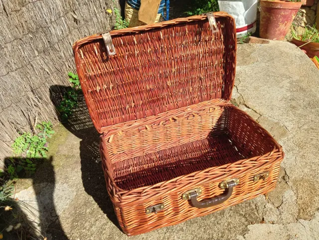 Cesta de mimbre para pícnic