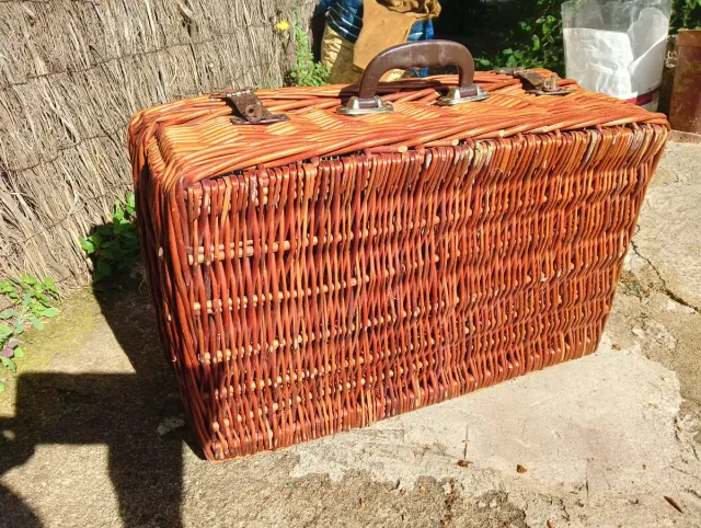 Cesta de mimbre para pícnic