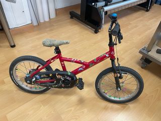 Bicicleta infantil roja las 2