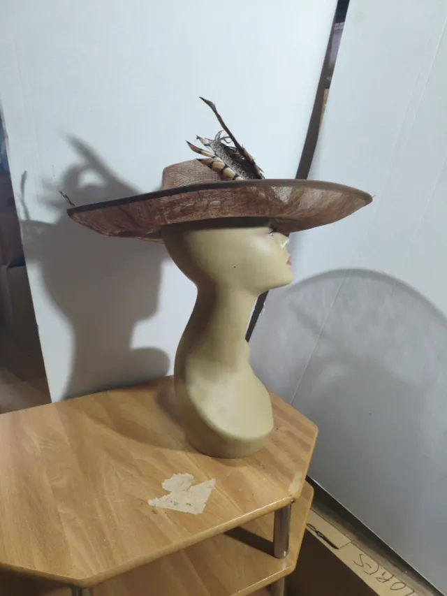 Pamela artesanal con plumas