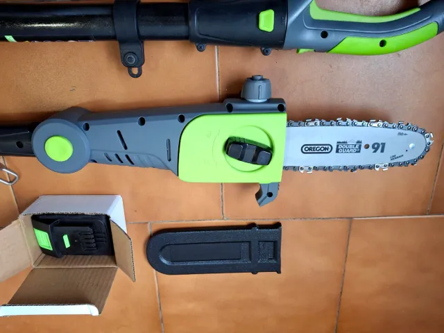 Potatore telescopico a batteria