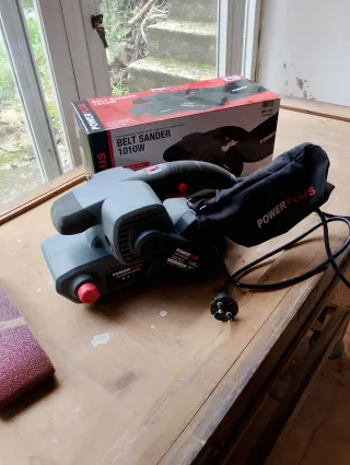 Lijadora de banda Powerplus 1010W