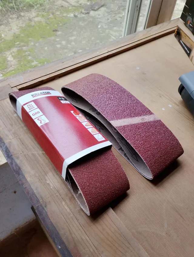 Lijadora de banda Powerplus 1010W