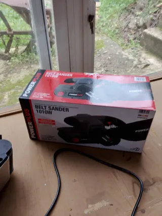 Lijadora de banda Powerplus 1010W