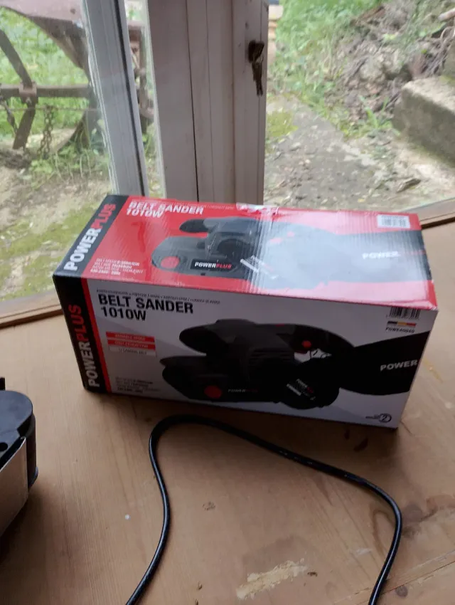 Lijadora de banda Powerplus 1010W