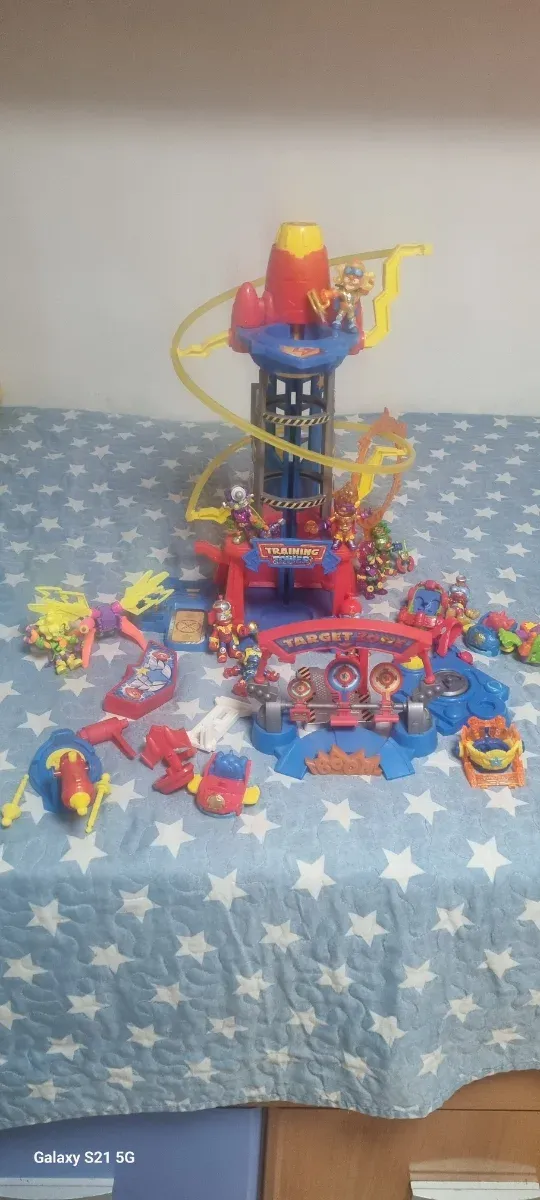 Juego de acción y figuras