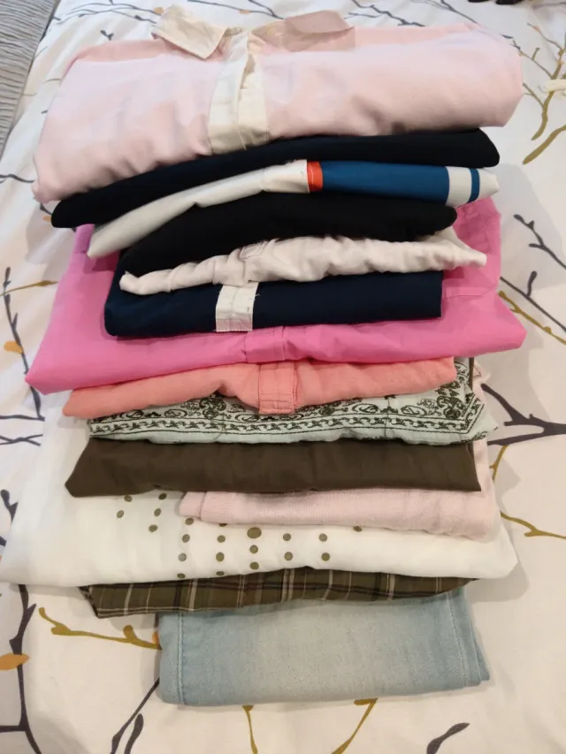 Lote Ropa Variada 18 piezas. Mas 2 vaqueros y mini