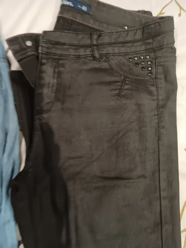 Lote Ropa Variada 18 piezas. Mas 2 vaqueros y mini