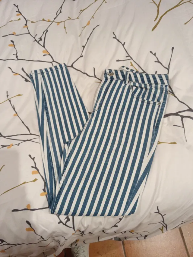 Lote Ropa Variada 18 piezas. Mas 2 vaqueros y mini