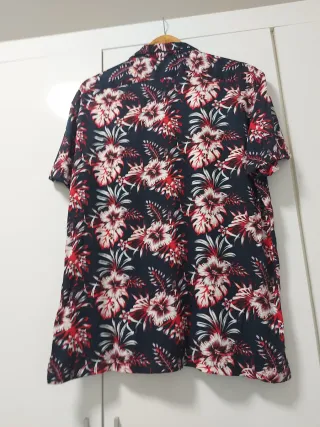 Camisa Estampada Flores Azul y Rojo