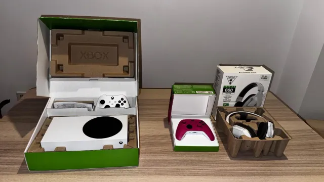 Xbox Series S + 2 Controller + Cuffie