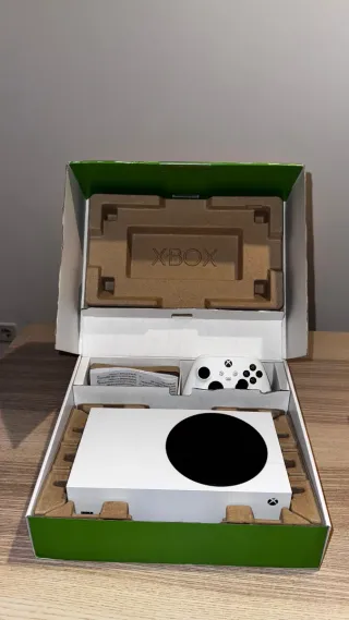 Xbox Series S + 2 Controller + Cuffie