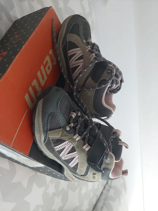 Botas montaña niña T.30 waterproof