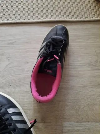 Zapatillas Adidas Negras y Rosas