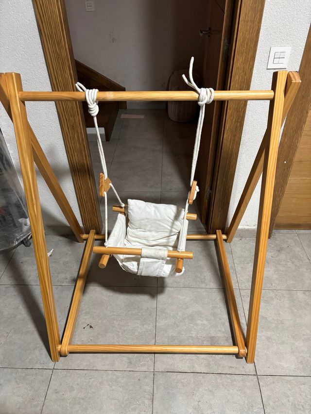 Columpio de madera para bebé