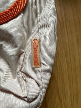 Bolso de hombro beige y naranja