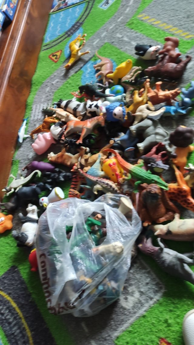 Lote de animales y heroes