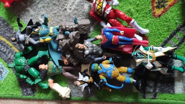 Lote de animales y heroes