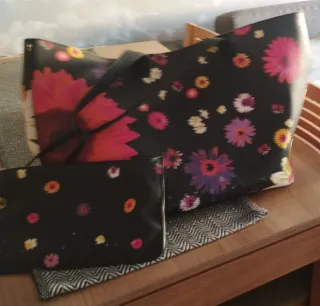 Bolso Desigual con neceser estampado floral