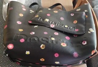 Bolso Desigual con neceser estampado floral