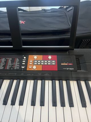 Yamaha PSR-F51 + Accesorios