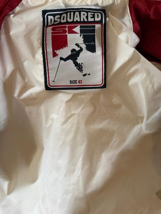 Giacca a vento bianca con dettagli rossi Desquare2