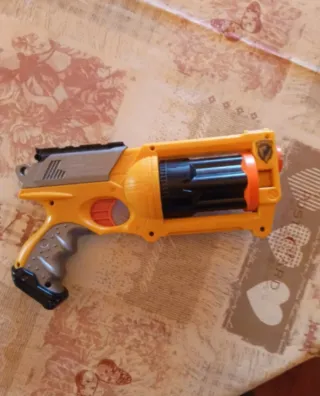 Nerf Maverick REV-6 + 6 dardos