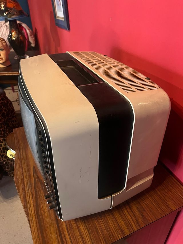 Televisor Grundig antiguo beige y negro