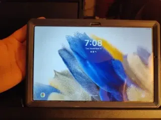 Samsung Galaxy Tab A8 con funda