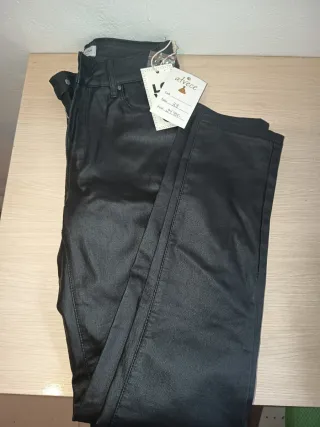Pantalón polipiel negro talla M