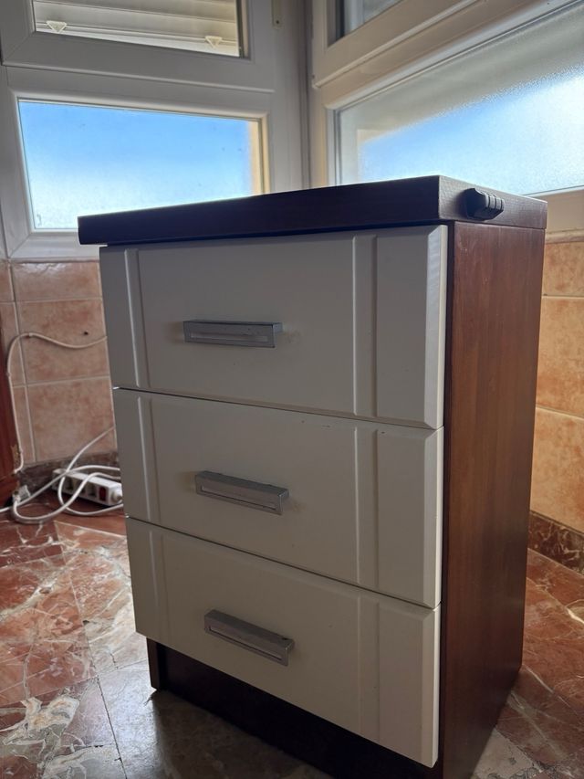 Mesita de noche 3 cajones