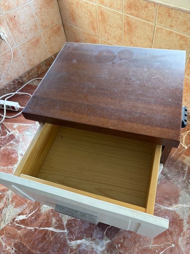 Mesita de noche 3 cajones