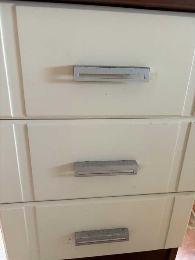 Mesita de noche 3 cajones