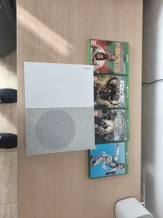 Xbox One S 500GB + 4 Juegos