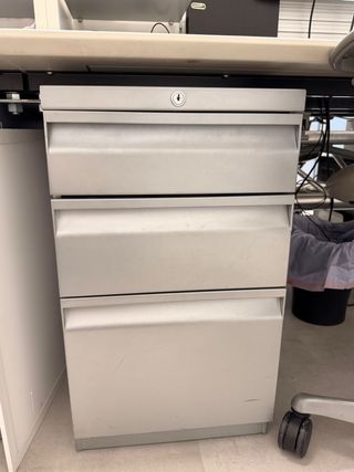 Lote de 4 cajoneras metálicas Teknion color gris