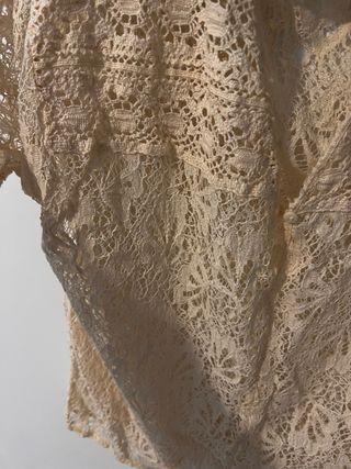 Blusa Sfera encaje beige