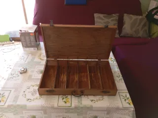 Maletín de madera con cierres y asa