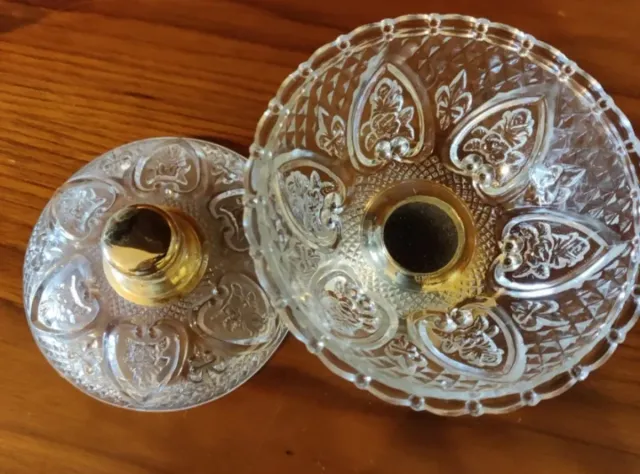 Bombonera de cristal tallado con detalles dorados