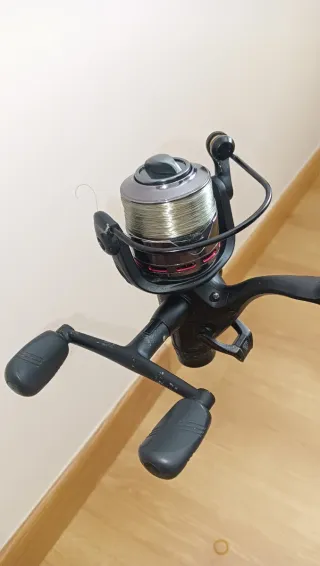 Caña de pesca Feeder más carrete.