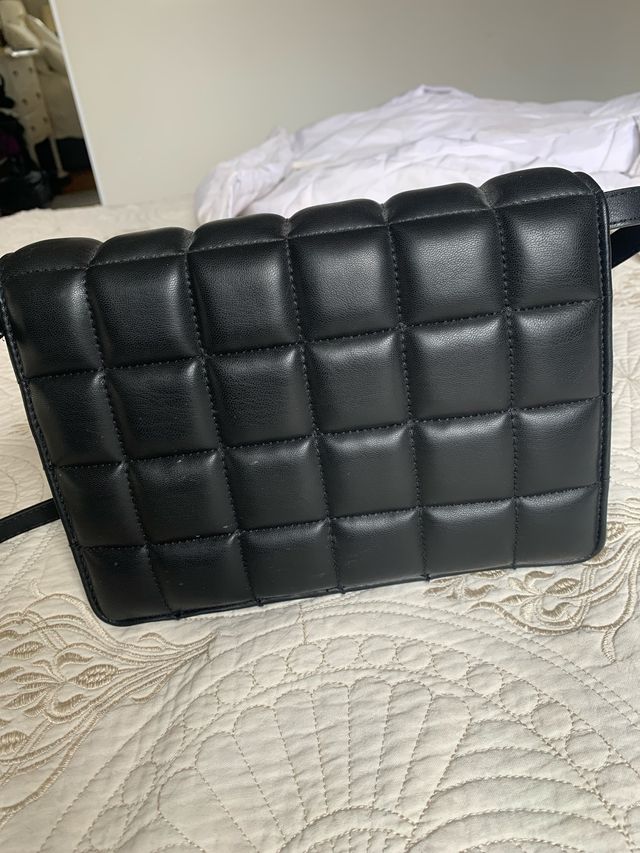 Bolso H&M negro acolchado