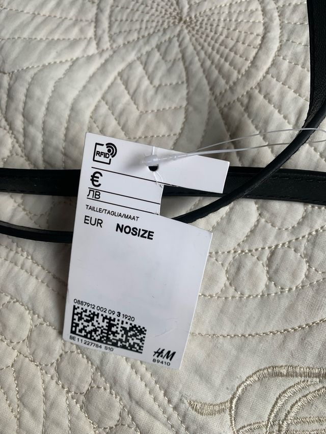 Bolso H&M negro acolchado